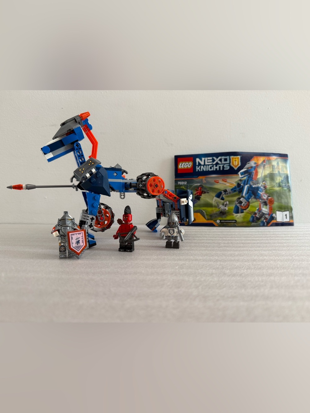Retired LEGO NEXO Knights Lance’s Mecha Horse 70312 Complete Set